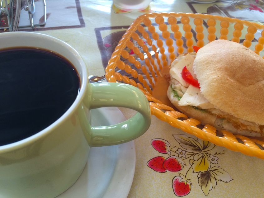 petit-dejeuner-mercado-sucre-bolivie