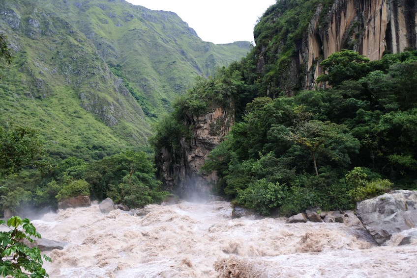 Hidroelectrica-Aguas-Calientes-rio-Urubamba