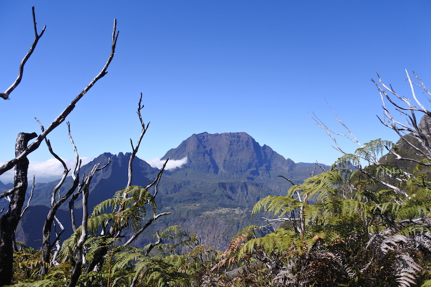 Mafate-Piton-des-neiges-vue-des-orangers