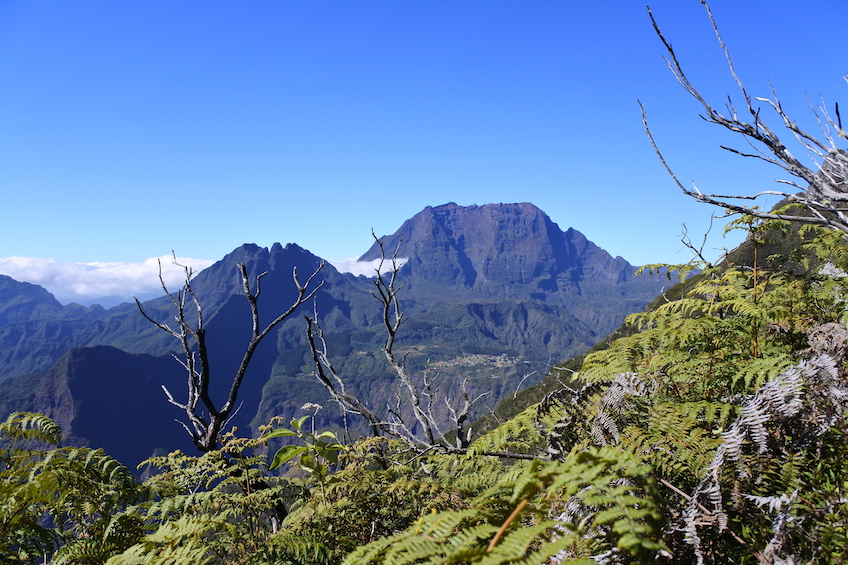 Mafate-piton-des-neiges-vue-crete-des-orangers