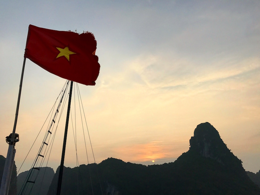 Baie d'Halong Vietnam lever du soleil