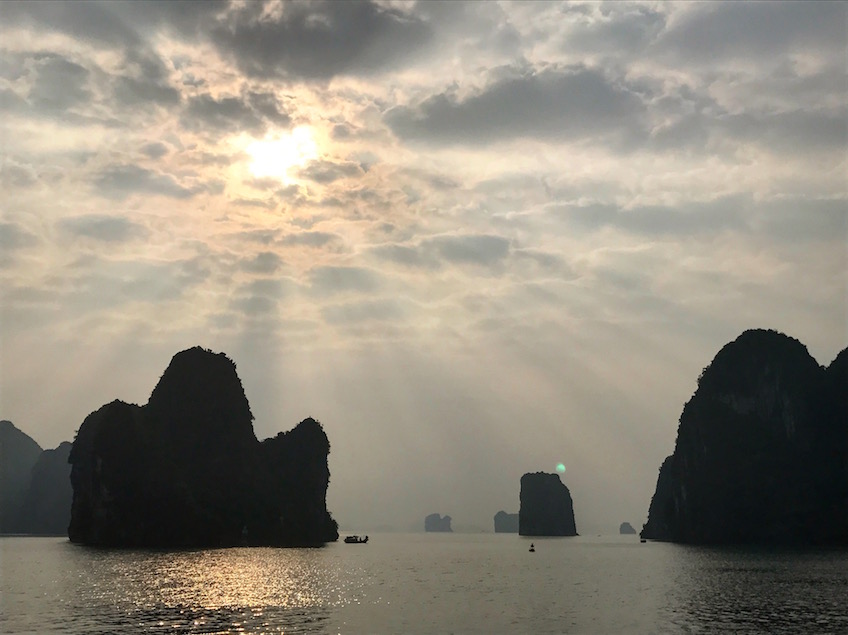 Baie d'Halong Vietnam lever du soleil