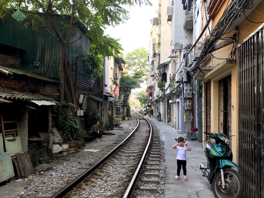 Le Duan train street Hanoi