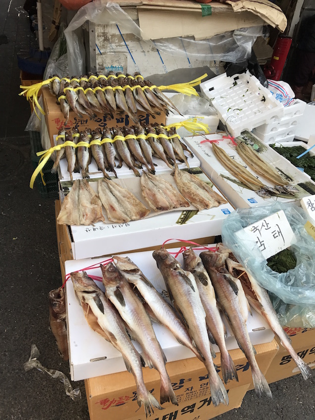 Poisson séché au marché de Namdaemun à Séoul