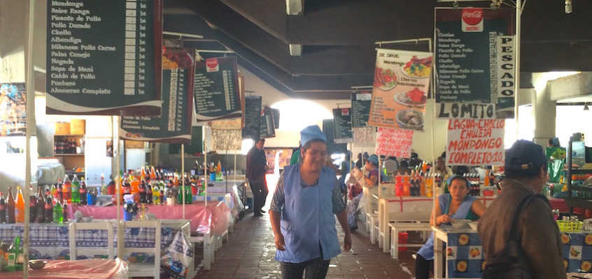 BOLIVIE / Manger au marché de Sucre